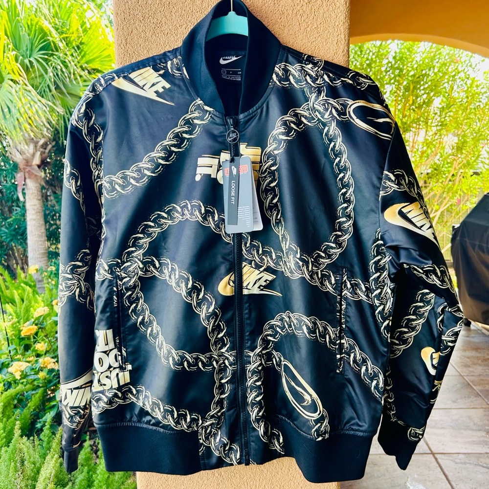 NWT UNISEX NIKE GOLD CHAINS ICON CLASH BOMBER JACKET SZ S OVERSIZED.